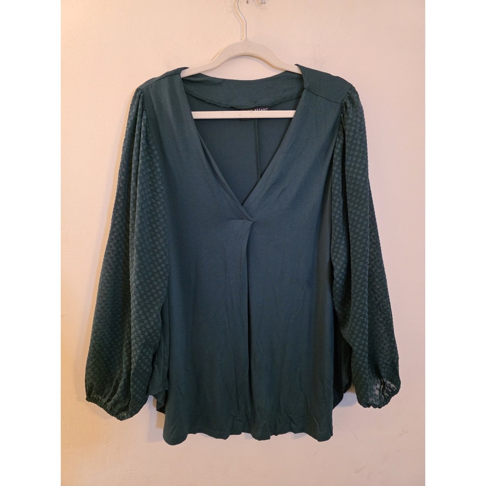 Lane Bryant Size 18/20 Green V-Neck  Curved Hem‎ Clup Dot Woven Sleeve
